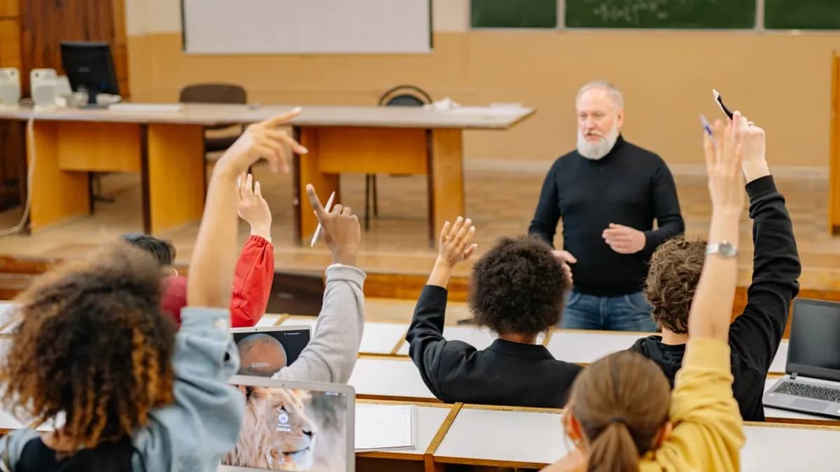 Acțiune și personaje în proză — ghid complet cu exemple